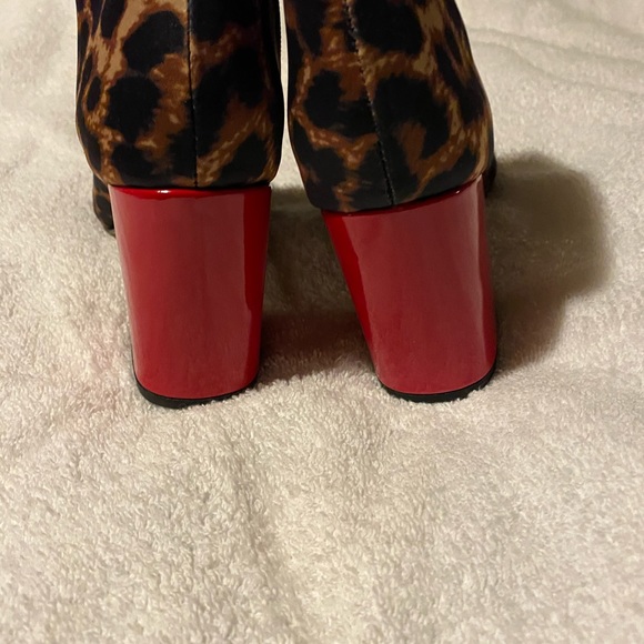 Betsey Johnson leopard shoe booties - Picture 6 of 9